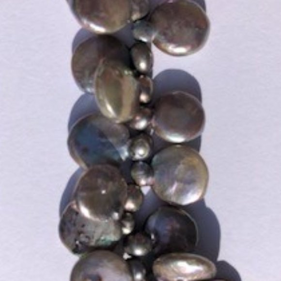 ⬇️⬇️Iridescent Coin Pearl Necklace and Earrings - Picture 4 of 10